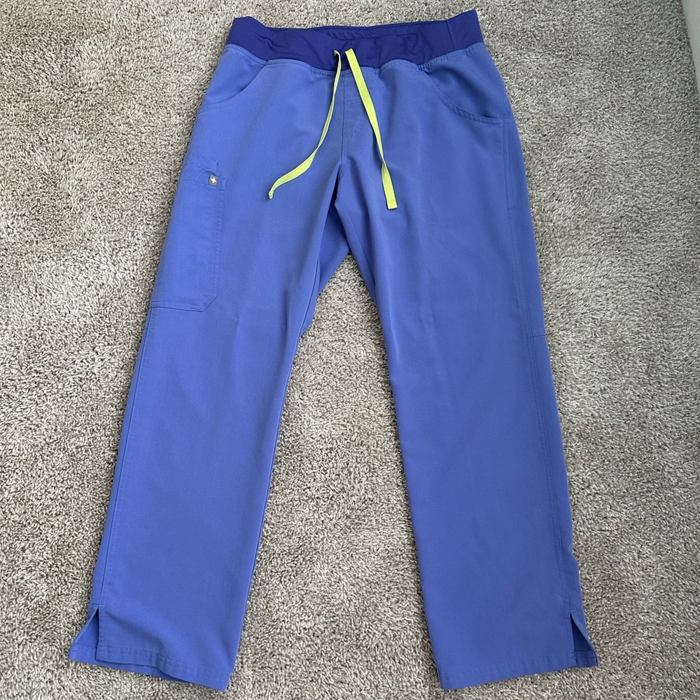Figs women’s Kade Cargo Scrub Pants-Size medium PETITE